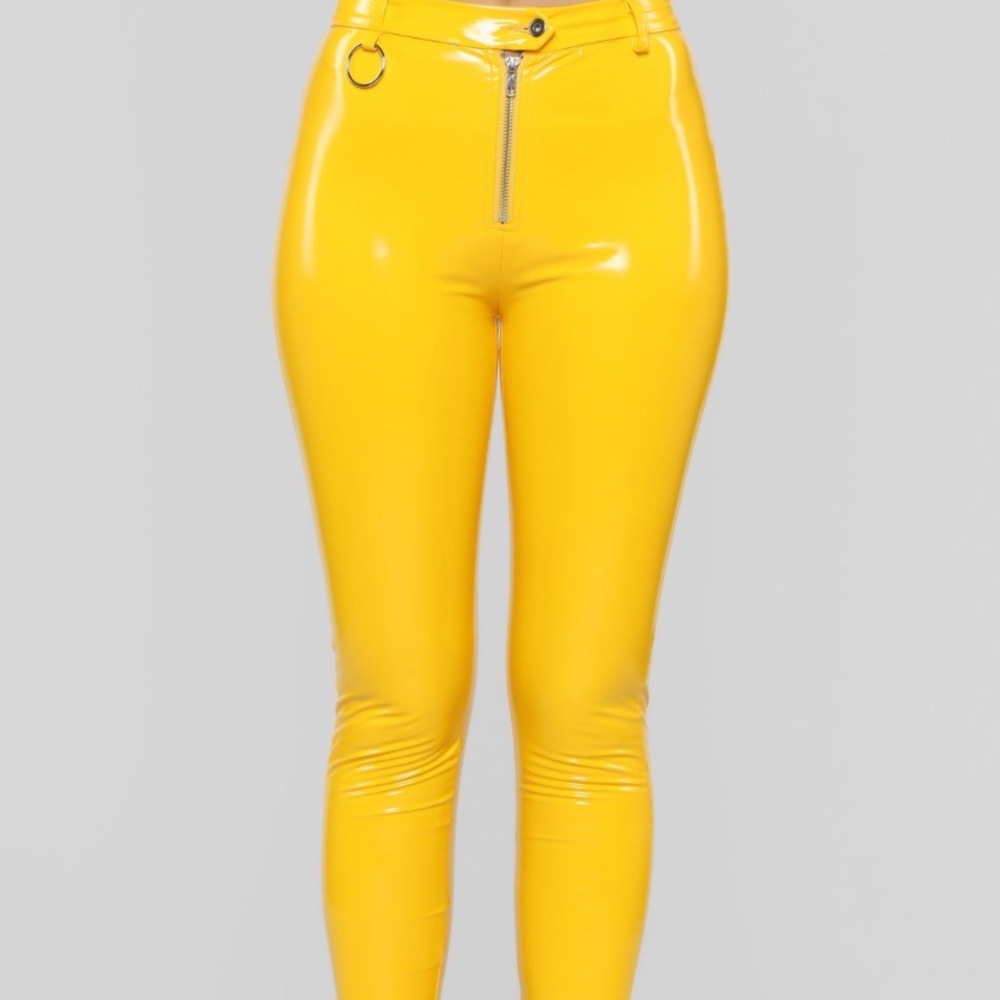 “Never get attached” Women’s M fashion nova pants.
